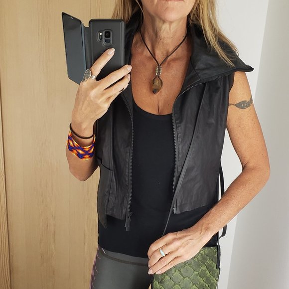 Studio b3 Vest Pleatherette Hip high collar + cropped Cell phone pocket - Picture 2 of 8